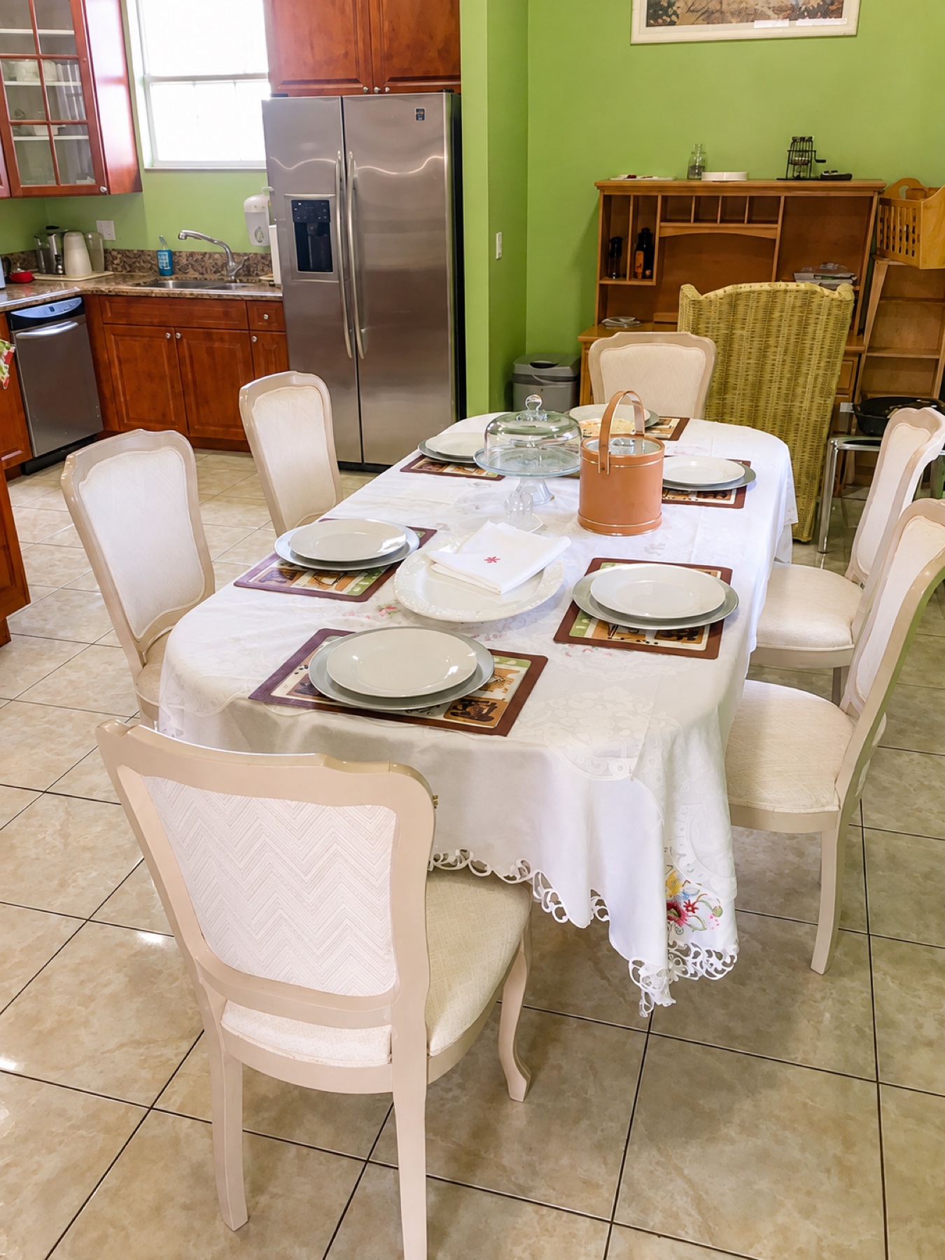 Dining table and kitchen area at Everlasting I